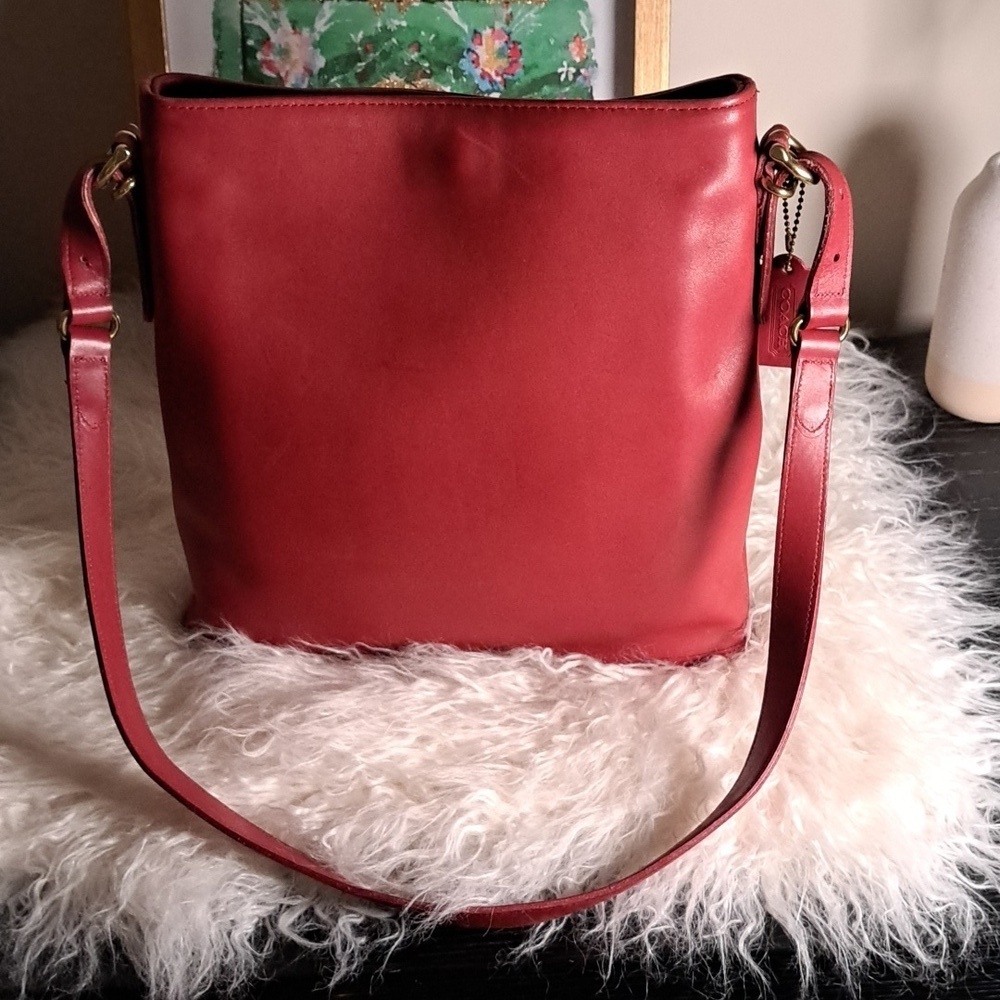 Coach Vintage USA 9806 Slim Bucket Equestrian Red Leather Legacy Shoulder Bag - Picture 3 of 15
